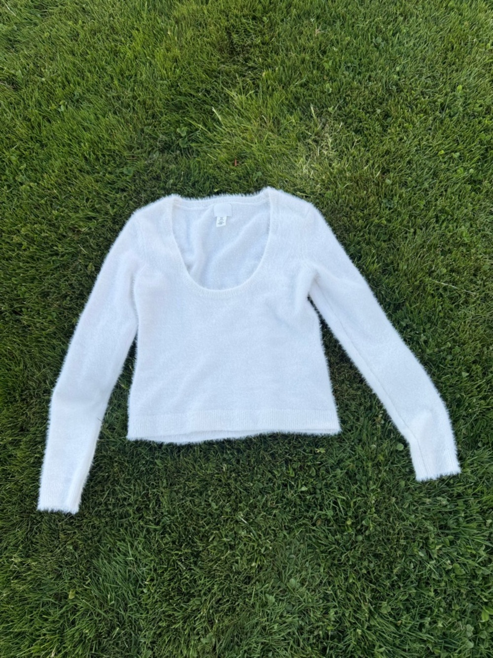 H&M White Fuzzy Eyelash Knit Sweater Size Medium Soft Coquette Minimalist